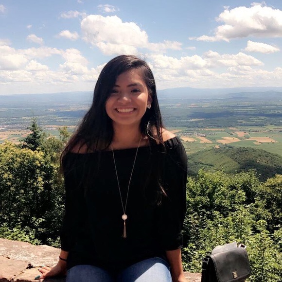 Meet your Posher, Cecilia - Picture 1 of 1